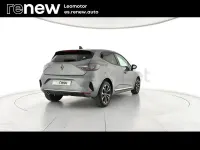Usado Renault Clio V Techno 100 CV (73 kW) 2025 Gris / plata Berlina
