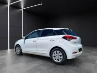 Usado Hyundai i20 75 CV (55 kW) 2016 Blanco Berlina