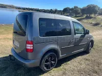 Usado VW Caddy Comfortline 140 CV (102 kW) 2011 Gris / plata Monovolumen