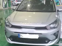 Usado Kia Rio Sport 84 CV (61 kW) 2022 Gris / plata Berlina