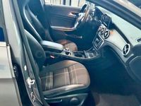 Usado Mercedes GLA220 Urban 170 CV (125 kW) 2015 Gris / plata SUV