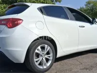 Usado Alfa Romeo Giulietta Distinctive 105 CV (77 kW) 2011 Blanco Utilitario