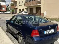Usado VW Bora Trendline 115 CV (84 kW) 2001 Azul Berlina