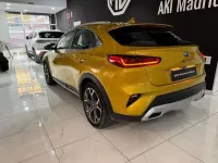 Usado Kia XCeed 136 CV (100 kW) 2021 Amarillo SUV
