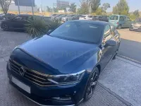 Usado VW Passat R-line 150 CV (110 kW) 2021 Azul Berlina