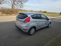 Usado Ford Fiesta Trend 68 CV (50 kW) 2010 Gris / plata Utilitario