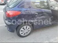 Usado Peugeot 206 75 CV (55 kW) 2002 Azul Berlina