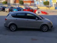 Usado Seat Altea Style 105 CV (77 kW) 2010 Beige Monovolumen