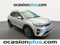 Usado Kia Stonic 120 CV (88 kW) 2019 Gris plata SUV