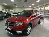 Usado Dacia Sandero Lauréate 90 CV (66 kW) 2016 Granate Berlina