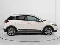 Usado Hyundai i20 90 CV (66 kW) 2017 Blanco Berlina