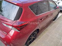 Usado Toyota Auris Hybrid 136 CV (100 kW) 2018 Rojo Berlina