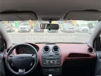 Usado Ford Fiesta Futura 90 CV (66 kW) 2008 Granate Utilitario