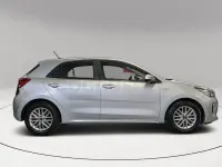 Usado Kia Rio 84 CV (61 kW) 2018 Gris / plata Berlina