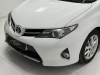 Usado Toyota Auris Business Edition 124 CV (91 kW) 2014 Blanco Utilitario