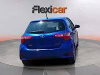 Usado Toyota Yaris Hybrid Active 100 CV (73 kW) 2020 Azul Berlina