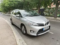 Usado Toyota Verso Comfort 112 CV (82 kW) 2015 Gris / plata Monovolumen