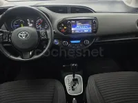 Usado Toyota Yaris Hybrid Active 100 CV (73 kW) 2018 Negro Berlina
