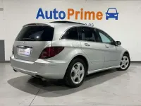 Usado Mercedes R320 224 CV (164 kW) 2006 Plateado Monovolumen