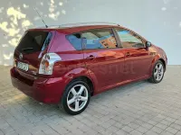 Usado Toyota Corolla Verso Sport 177 CV (130 kW) 2006 Granate Monovolumen