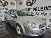 Usado Fiat Linea Dynamic 120 CV (88 kW) 2009 Gris / plata Berlina