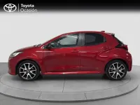 Usado Toyota Yaris Hybrid Plus 116 CV (85 kW) 2022 Rojo emocion Berlina