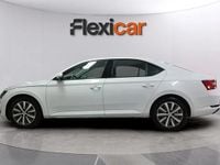 Usado Skoda Superb Style 151 CV (111 kW) 2022 Blanco Familiar