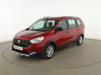 Usado Dacia Lodgy Comfort 116 CV (85 kW) 2022 Rojo Monovolumen
