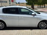 Usado Peugeot 308 Allure 100 CV (73 kW) 2020 Blanco Berlina