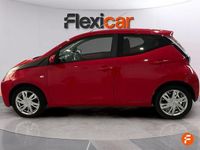 Usado Toyota Aygo X-play 69 CV (50 kW) 2016 Rojo Utilitario