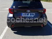 Usado Toyota Yaris Hybrid Plus 116 CV (85 kW) 2021 Gris / plata Berlina
