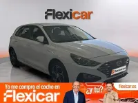 Usado Hyundai i30 120 CV (88 kW) 2021 Blanco Berlina