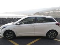 Usado Hyundai i20 100 CV (73 kW) 2019 Blanco Berlina