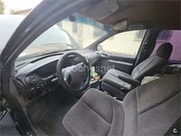 Usado Chrysler Voyager 115 CV (84 kW) 2000 Verde Monovolumen