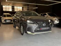 Usado Lexus NX300h Business Edition 197 CV (144 kW) 2017 Gris / plata SUV