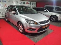 Usado Ford Focus Titanium 136 CV (100 kW) 2010 Gris / plata Berlina