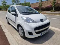 Usado Peugeot 107 68 CV (50 kW) 2010 Blanco Utilitario
