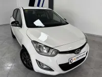Usado Hyundai i20 84 CV (61 kW) 2014 Blanco Utilitario