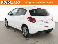 Usado Peugeot 208 Style 75 CV (55 kW) 2016 Blanco Utilitario