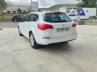 Usado Opel Astra Selective 140 CV (102 kW) 2015 Blanco Familiar