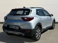 Usado Kia Stonic 100 CV (73 kW) 2025 Gris SUV