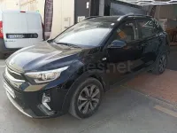 Usado Kia Stonic 100 CV (73 kW) 2021 Negro SUV