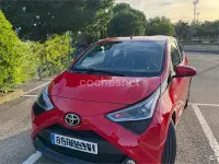 Usado Toyota Aygo X-play 72 CV (52 kW) 2021 Rojo Utilitario