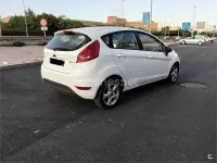 Usado Ford Fiesta Trend 68 CV (50 kW) 2008 Blanco Utilitario