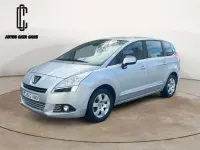 Usado Peugeot 5008 Active 112 CV (82 kW) 2012 Gris / plata Monovolumen