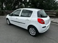 Usado Renault Clio II Business 75 CV (55 kW) 2009 Blanco Berlina