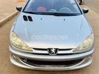Usado Peugeot 206 110 CV (80 kW) 2003 Gris / plata Descapotable