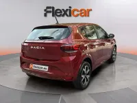 Usado Dacia Sandero Expression 101 CV (74 kW) 2023 Rojo Berlina