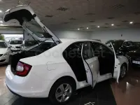 Usado Skoda Rapid Active 116 CV (85 kW) 2018 Blanco Utilitario