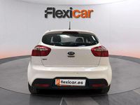 Usado Kia Rio 86 CV (63 kW) 2014 Blanco Berlina